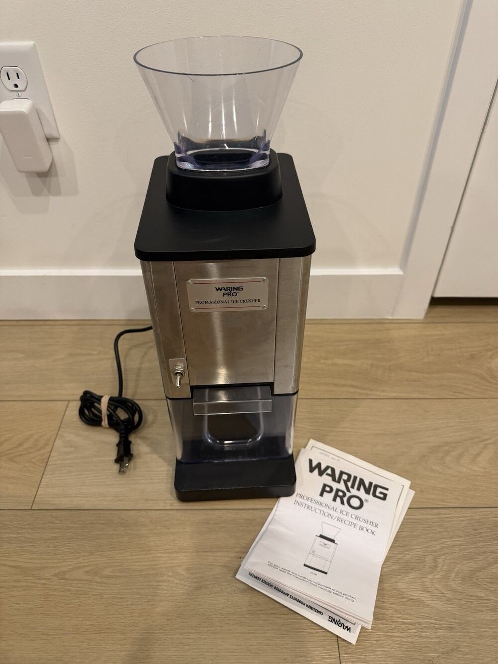 Waring Pro Ice Crusher Model IC70 Professional Ice Crusher Complete - Tested